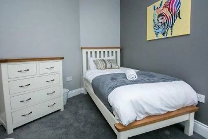 Amazing 3 Bedroom Home, Prime Bt1 Postcode And City Centre Location